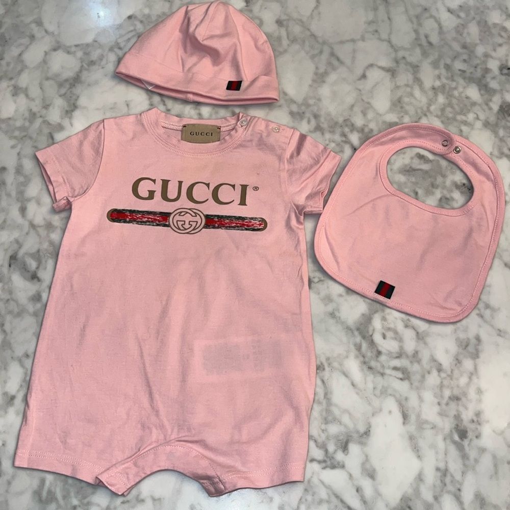 GUCCI PINK LOGO 3 PIECE BABYSUIT GIFT SET 3/6M - Picture 1 of 15
